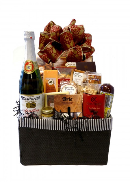 Wine & Dine Cider Gourmet Gift Basket